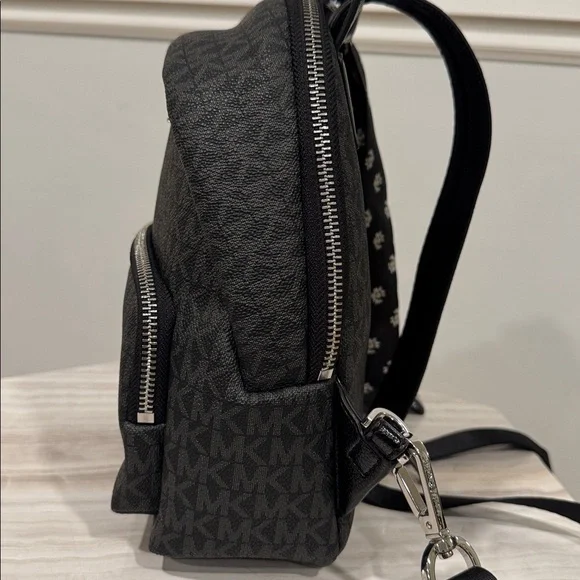 Michael Kors Backpack Erin Signature Backpack - Picture 5 of 17